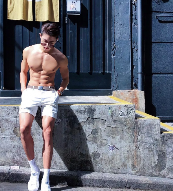 看点∣肌肉身材越来越棒的天菜男模，遭涩影师疯狂邀约… - 51虹马