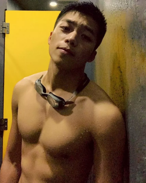 看点∣小鲜肉名媛入伍前脱了拍肌肉石更照，可口肌肉身材让你尖叫! - 51虹马