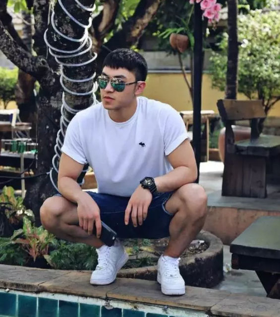 当红肌肉体育生私皂耻度惊人 鲜肉小攻也生猛 - 51虹马