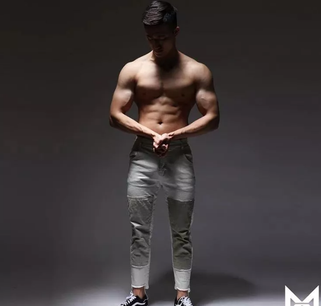 看点∣捕获一只体育生大大大鲜肉，186.C.M筋肉小哥哥！ - 51虹马