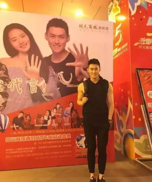 前两天小帅介绍了一个曾经参加过coolguy,拥有八块腹肌的体育生。好多宝贝对他都很喜欢。而今天小帅要介绍的这个帅哥,也曾经参加过coolguy比赛,而且不论颜值还是身材,都不输给那个体育生的哦。 - 51虹马 前两天小帅介绍了一个曾经参加过coolguy,拥有八块腹肌的体育生。好多宝贝对他都很喜欢。而今天小帅要介绍的这个帅哥,也曾经参加过coolguy比赛,而且不论颜值还是身材,都不输给那个体育生的哦。 - 51虹马