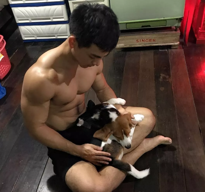 看点∣当童颜巨乳筋肉天菜脫掉衣服，腹毝旺盛荷尔蒙爆棚！ - 51虹马