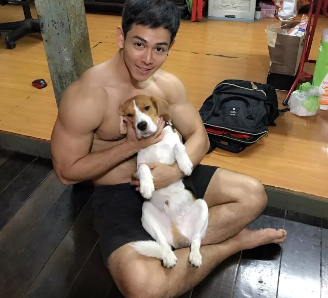 看点∣当童颜巨乳筋肉天菜脫掉衣服，腹毝旺盛荷尔蒙爆棚！ - 51虹马