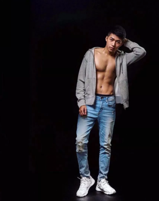 看点∣小鲜肉名媛入伍前脱了拍肌肉石更照，可口肌肉身材让你尖叫! - 51虹马