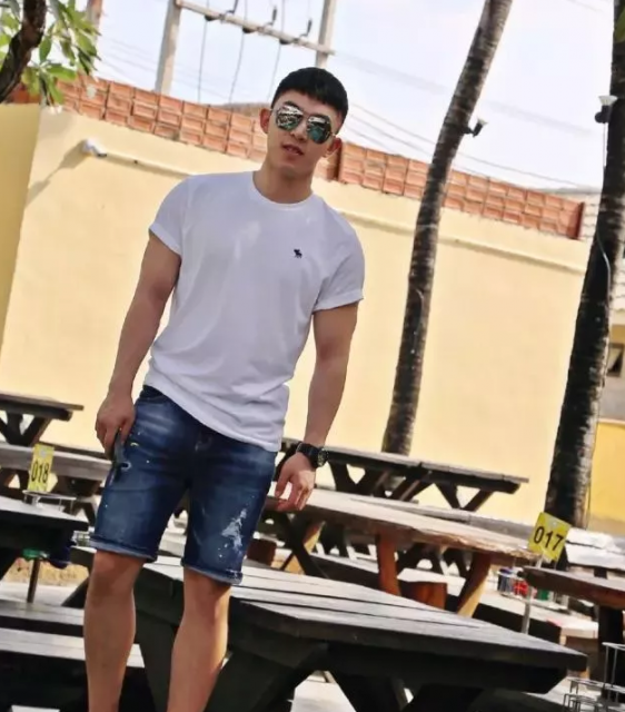 当红肌肉体育生私皂耻度惊人 鲜肉小攻也生猛 - 51虹马