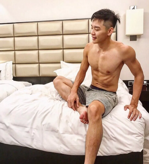 看点∣台大体育生校草人帅身材好，满屏荷尔蒙大长腿公狗腰吸睛又撩粉！ - 51虹马