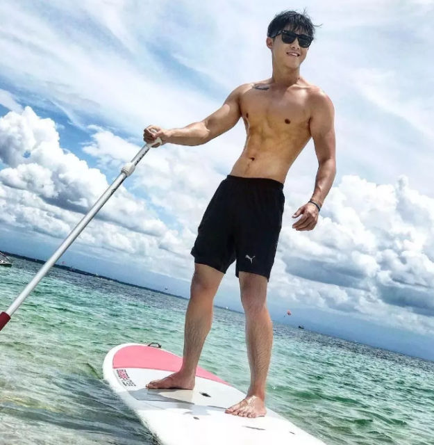 看点∣童颜腹肌“小奶狼”，好喜欢这样的原味帅气小鲜肉！ - 51虹马