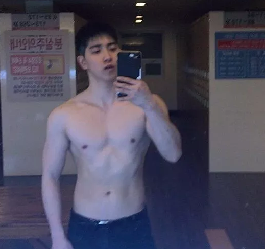 看点∣正装衬衫小哥哥，长得帅身材好，这才是你要的筋肉小奶狗! - 51虹马