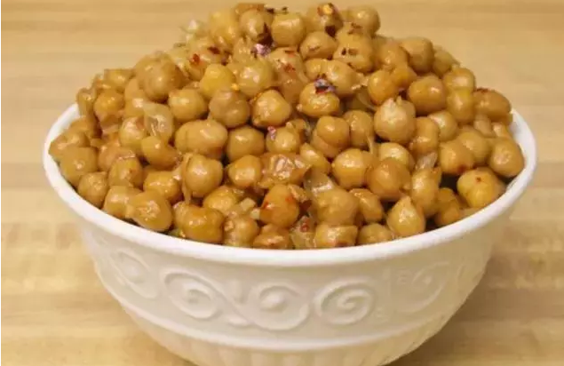 这位外国小哥不吃肉，却练得一身肌肉，原因竟是…… - 51虹马