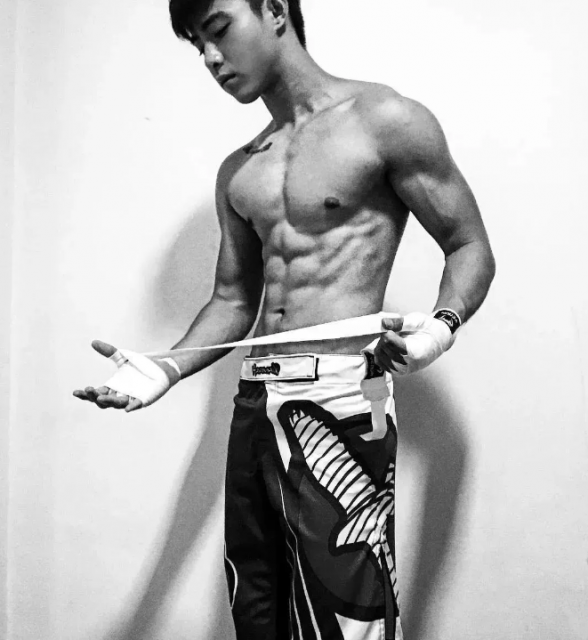 看点∣童颜腹肌“小奶狼”，好喜欢这样的原味帅气小鲜肉！ - 51虹马