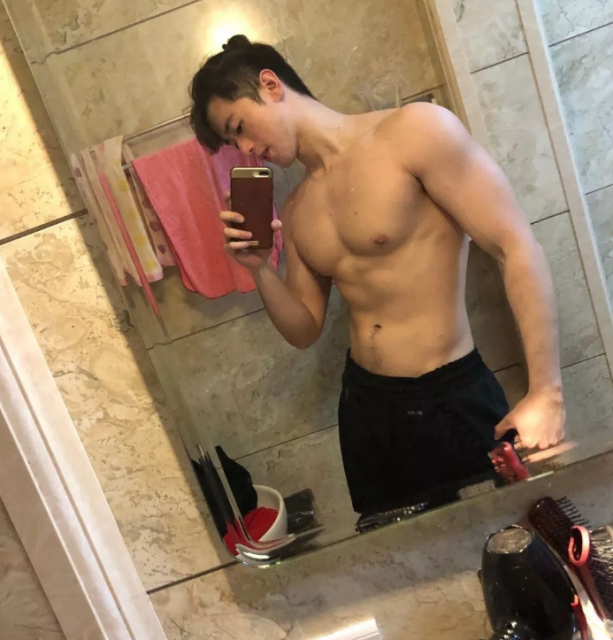 是多想红？公狗腰男挂空挡去健身还发沐浴照 - 51虹马