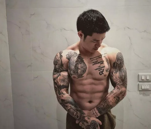 狼狗型筋肉健身教练兼模特 - 51虹马