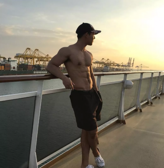 看点∣当童颜巨乳筋肉天菜脫掉衣服，腹毝旺盛荷尔蒙爆棚！ - 51虹马