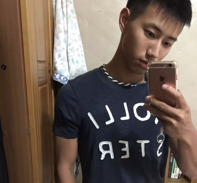 看点∣排球体育生浴照刷爆INS，筋肉腹肌小可爱竟然有男盆友了！！ - 51虹马