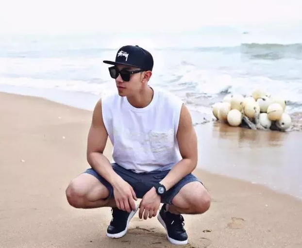 当红肌肉体育生私皂耻度惊人 鲜肉小攻也生猛 - 51虹马