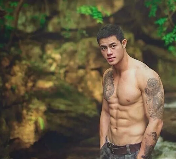 狼狗型筋肉健身教练兼模特 - 51虹马