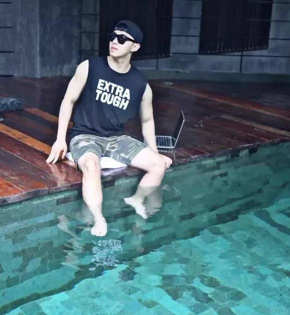 当红肌肉体育生私皂耻度惊人 鲜肉小攻也生猛 - 51虹马