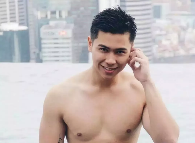 看点∣扒到一枚犬颜系纯情肌肉小哥，除了照片，还有视频！！ - 51虹马