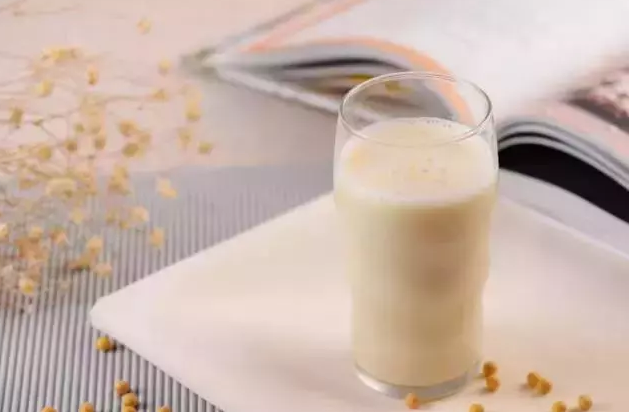 这位外国小哥不吃肉，却练得一身肌肉，原因竟是…… - 51虹马