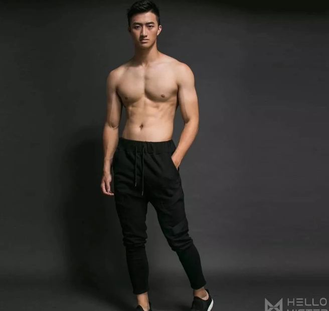 看点∣捕获一只体育生大大大鲜肉，186.C.M筋肉小哥哥！ - 51虹马