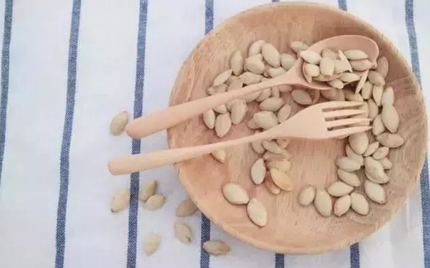 这位外国小哥不吃肉，却练得一身肌肉，原因竟是…… - 51虹马