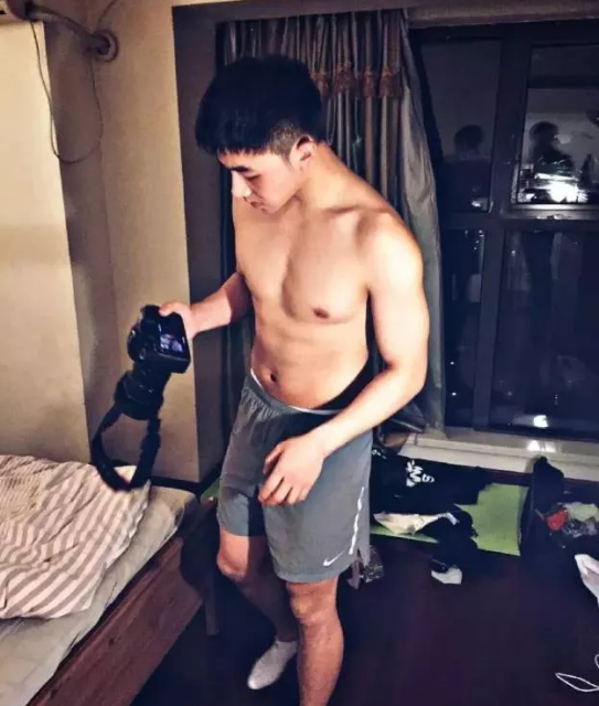 当红肌肉体育生私皂耻度惊人 鲜肉小攻也生猛 - 51虹马