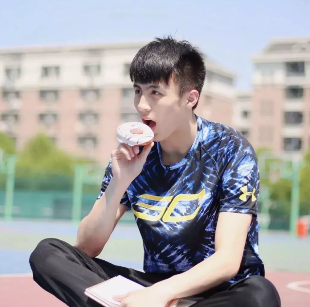 身高1米9的小鲜肉体育生，原来是浙大的校草男神！ - 51虹马