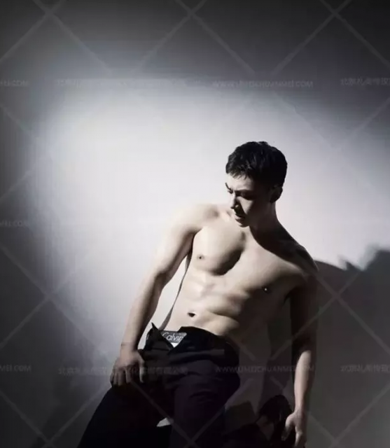 当红肌肉体育生私皂耻度惊人 鲜肉小攻也生猛 - 51虹马