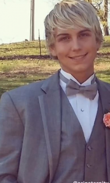 少年告白被拒 变性成正妹成功与他热恋;英国一6岁男童跨性别 酷妈帮他扮女孩 - 51虹马 少年告白被拒 变性成正妹成功与他热恋;英国一6岁男童跨性别 酷妈帮他扮女孩 - 51虹马