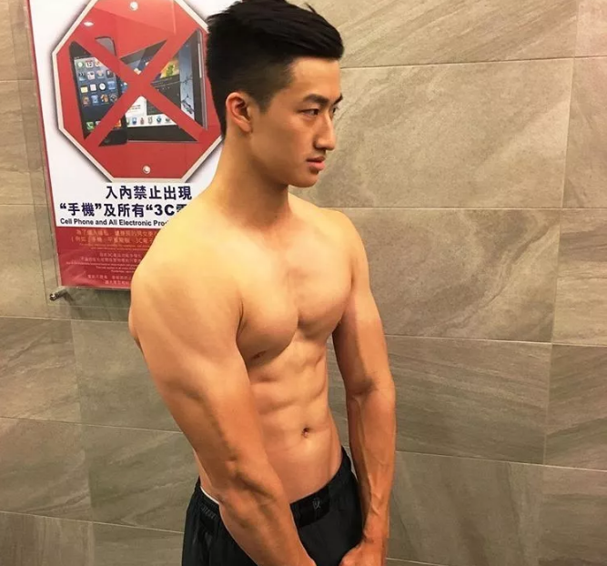 看点∣捕获一只体育生大大大鲜肉，186.C.M筋肉小哥哥！ - 51虹马