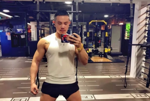 昔日粗壮帅气体育生，如今当红gogoboy男神超Hot! - 51虹马