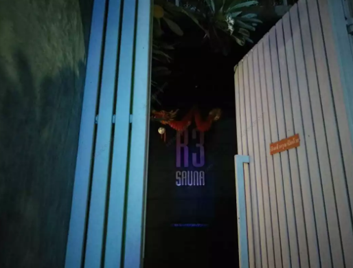 泰国警方突击著名男同桑拿，母角马正颠鸾倒凤！ - 51虹马