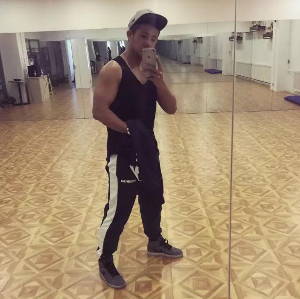 一名筋肉男子的30秒小视频.avi - 51虹马