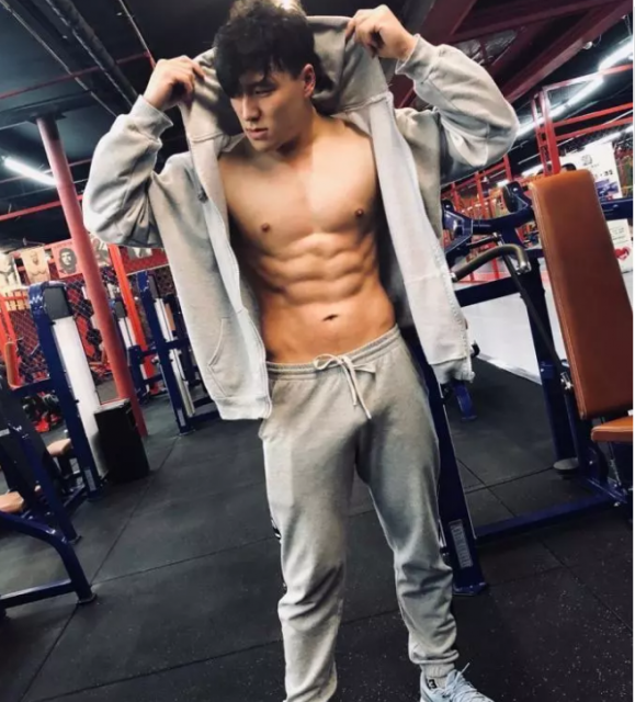 95后国家一级跆拳道运动员，大秀肌肉让人欲罢不能 - 51虹马