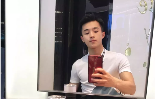 来自上海的抖音小王子，身材很有料 - 51虹马