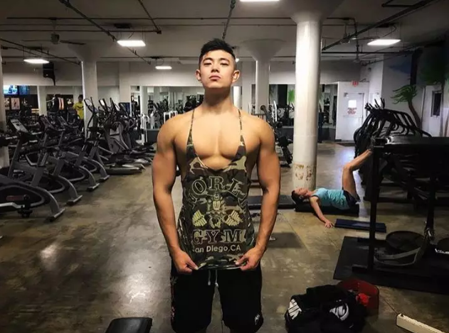 90后体育学院肌肉型男美国镀金,外籍教练又猛又狠 - 51虹马 90后体育学院肌肉型男美国镀金,外籍教练又猛又狠 - 51虹马