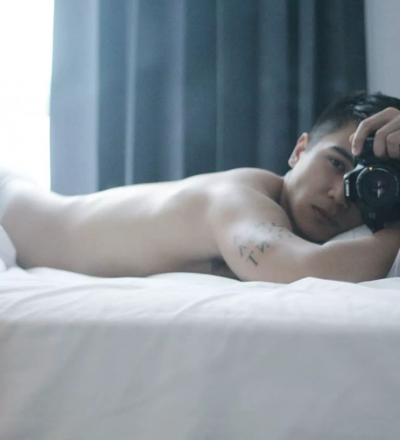 看点∣扒到一枚犬颜系纯情肌肉小哥，除了照片，还有视频！！ - 51虹马