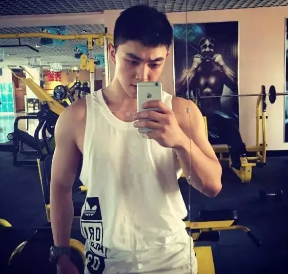 当红肌肉体育生私皂耻度惊人 鲜肉小攻也生猛 - 51虹马