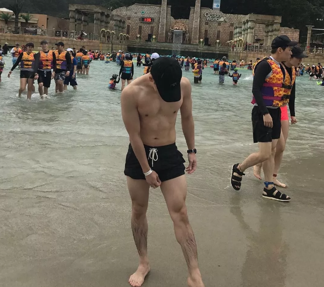 看点∣正装衬衫小哥哥,长得帅身材好,这才是你要的筋肉小奶狗! - 51虹马 看点∣正装衬衫小哥哥,长得帅身材好,这才是你要的筋肉小奶狗! - 51虹马