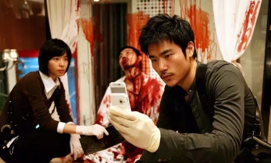 韩国同性电影《假面》健身教练与学员相继遇害,超帅法医破案-51虹马