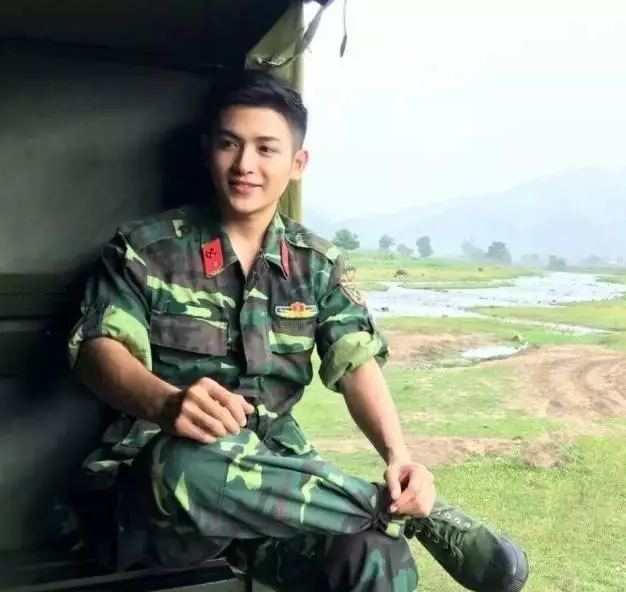 帅气逼人的小鲜肉兵哥哥 - 51虹马