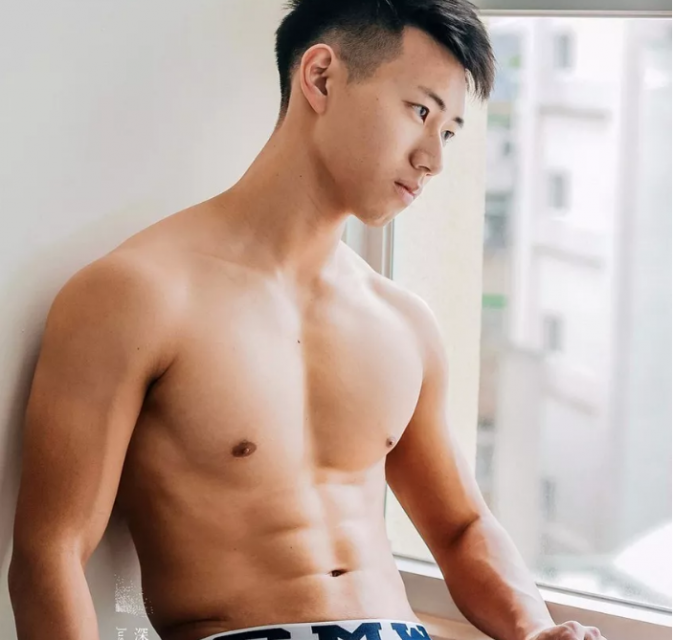 看点∣排球体育生浴照刷爆INS，筋肉腹肌小可爱竟然有男盆友了！！ - 51虹马