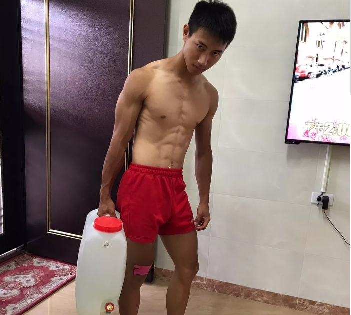 看点∣排球体育生浴照刷爆INS,筋肉腹肌小可爱竟然有男盆友了!! - 51虹马 看点∣排球体育生浴照刷爆INS,筋肉腹肌小可爱竟然有男盆友了!! - 51虹马