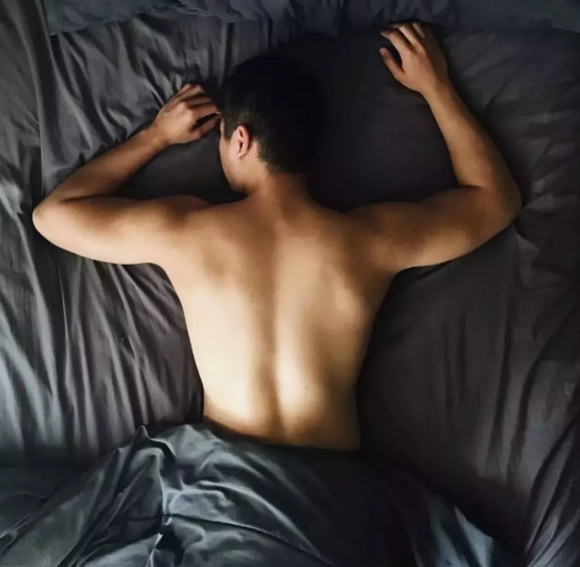 看点∣扒到一枚犬颜系纯情肌肉小哥，除了照片，还有视频！！ - 51虹马