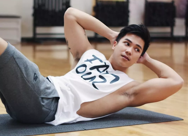 看点∣扒到一枚犬颜系纯情肌肉小哥，除了照片，还有视频！！ - 51虹马