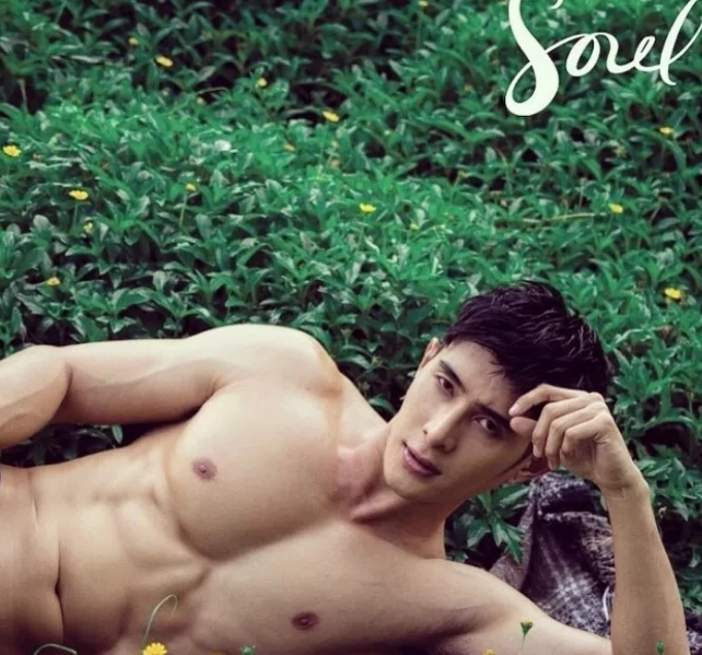 曾经揩油视频火爆朋友圈的他，居然能忍受狗狗对自己做这种事！ - 51虹马