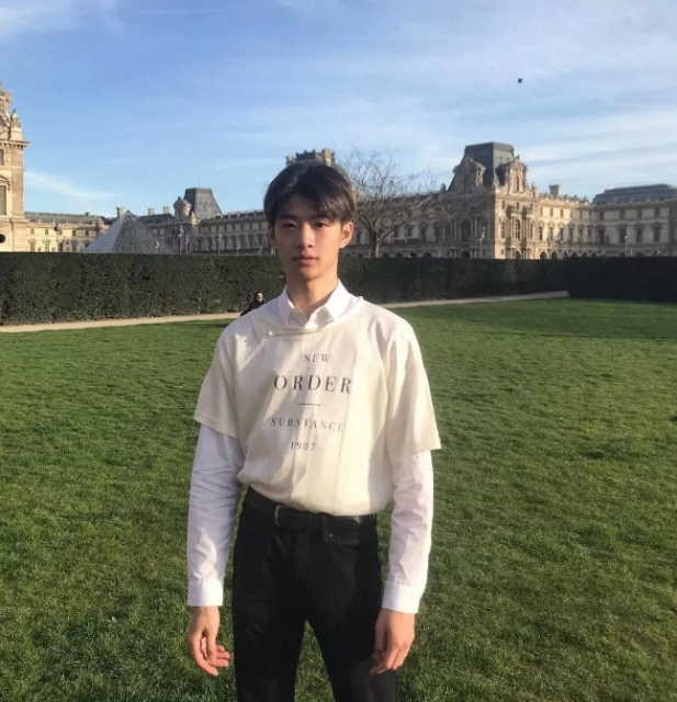 看点∣纯鲜学霸帅气小奶狗，网友都为他的肉体和颜值疯狂了！ - 51虹马