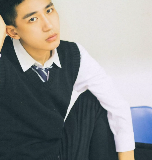 南京林业大学97年的极品校草！腿毛床照来了 - 51虹马