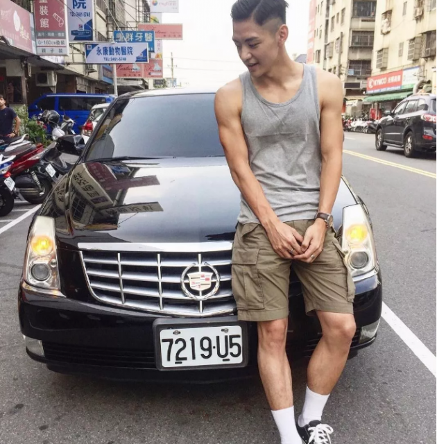 看点∣台大体育生校草人帅身材好，满屏荷尔蒙大长腿公狗腰吸睛又撩粉！ - 51虹马