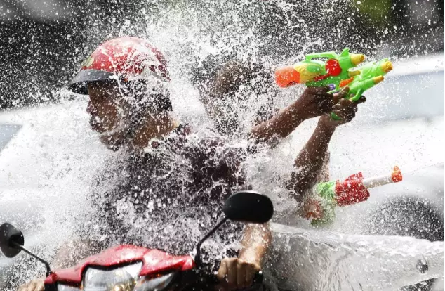 泰国泼水节最全攻略：一场男人的狂欢盛宴 - 51虹马